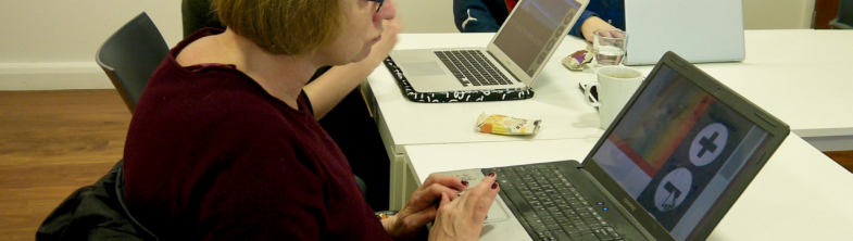 test users using magnifying tool during user testing