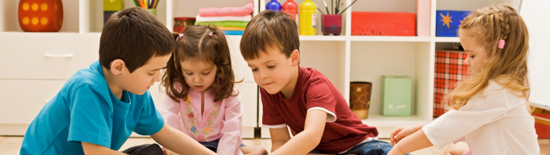 children play with building blocks